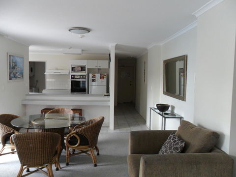 Grosvenor Beachfront Apartments Surfers Paradise - Accommodation Mooloolaba 5