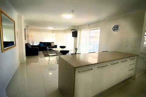 Grosvenor Beachfront Apartments Surfers Paradise - Accommodation Mooloolaba 3