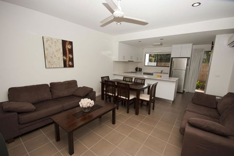 Woodville Beach Townhouse 5 - Accommodation Mooloolaba 1