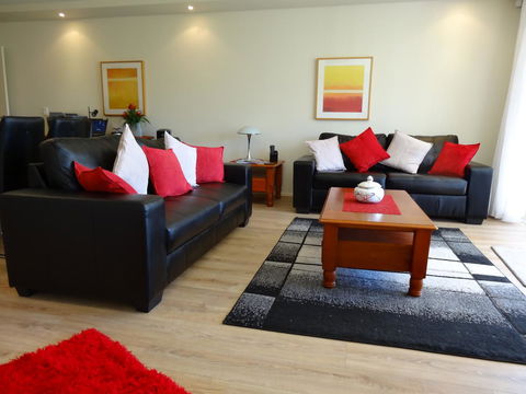 Waterfront Resort Villa With Buggy - Accommodation Mooloolaba 4