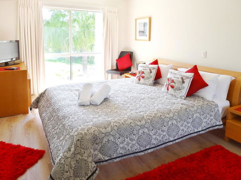 Waterfront Resort Villa With Buggy - Accommodation Mooloolaba 12