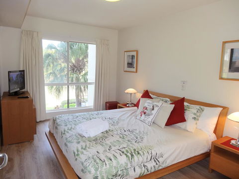 Waterfront Resort Villa With Buggy - Accommodation Mooloolaba 15