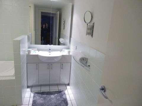 Waterfront Resort Villa With Buggy - Accommodation Mooloolaba 13