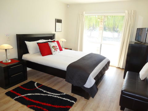 Waterfront Resort Villa With Buggy - Accommodation Mooloolaba 9