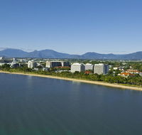 Holiday Inn Cairns Harbourside - Accommodation Mooloolaba