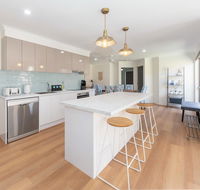 Waterfront Theme Park Getaway - Accommodation Mooloolaba