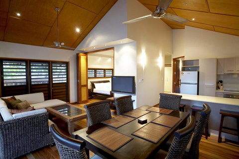 Pure Magnetic Villa 6 - Accommodation Mooloolaba 2