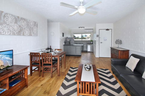 Surf Dance Apartments - Accommodation Mooloolaba 6