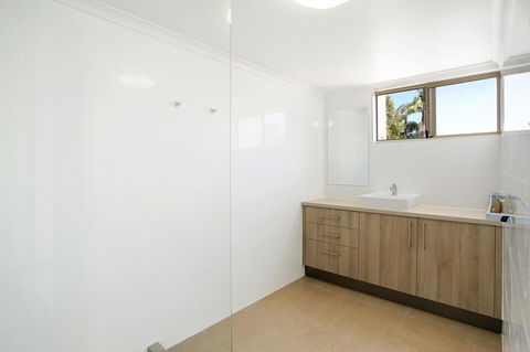 Surf Dance Apartments - Accommodation Mooloolaba 30