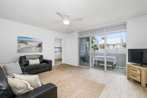 WAVES ON MAIN, 4/1 MAIN STREET - Accommodation Mooloolaba 0