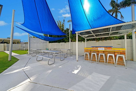 WAVES ON MAIN, 4/1 MAIN STREET - Accommodation Mooloolaba 2