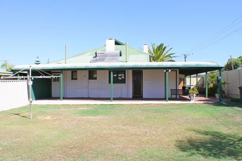 West End Retreat - Accommodation Mooloolaba 3