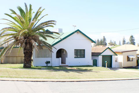 West End Retreat - Accommodation Mooloolaba 2