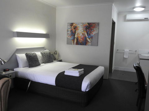 Wine Village Motor Inn - Accommodation Mooloolaba 1