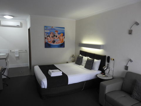Wine Village Motor Inn - Accommodation Mooloolaba 2