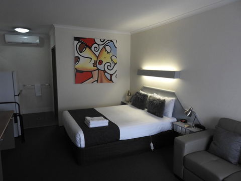 Wine Village Motor Inn - Accommodation Mooloolaba 3