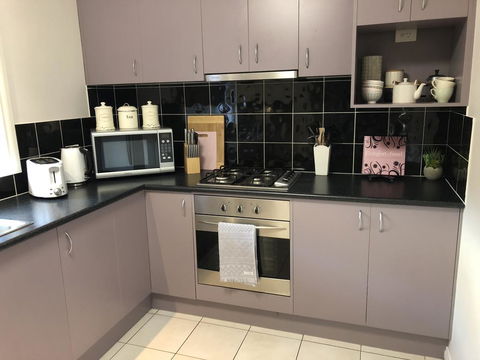 Haven Family& Dog Freindly , Close To Hospital, Airport, Bunnings - Accommodation Mooloolaba 2