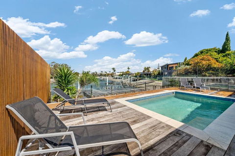4 Bedroom Home On Canal - Accommodation Mooloolaba 1