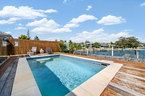 4 Bedroom Home On Canal - Accommodation Mooloolaba 2