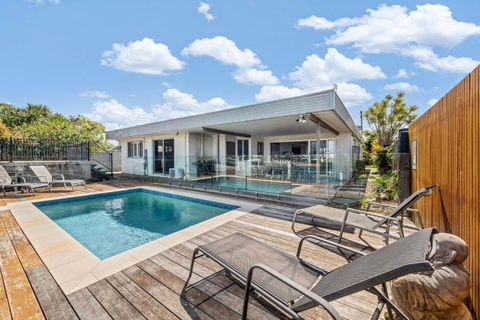 4 Bedroom Home On Canal - Accommodation Mooloolaba 0