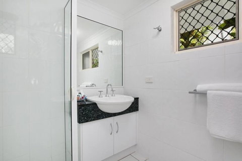 Absolute Beachfront Apartment - Accommodation Mooloolaba 3