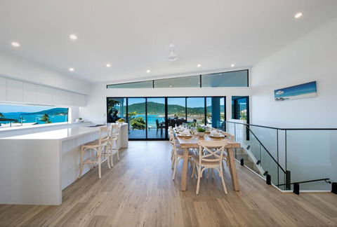 Airlie Bay View - Accommodation Mooloolaba 3
