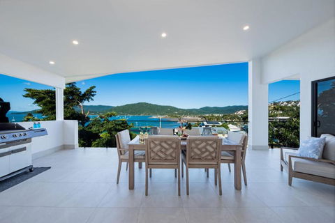 Airlie Bay View - Accommodation Mooloolaba 0