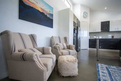 Alfra 23 - Accommodation Mooloolaba 2