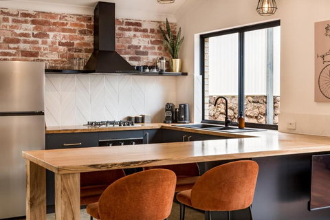 Alley Cats - Accommodation Mooloolaba 2