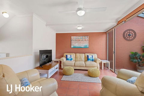 Amazing Waterfront Location - Accommodation Mooloolaba 4