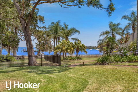 Amazing Waterfront Location - Accommodation Mooloolaba 1