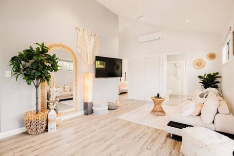 An Idyllic Boho Style Retreat High-end Kitchenware - Accommodation Mooloolaba 0