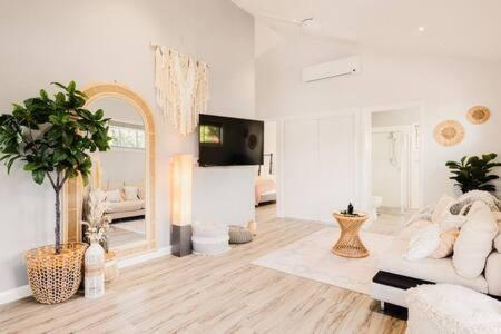 An Idyllic Boho Style Retreat High-end Kitchenware - Accommodation Mooloolaba 1