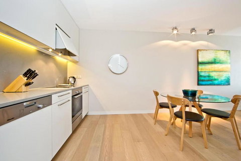 Aurora 14 - Accommodation Mooloolaba 2