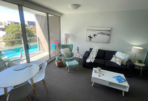 AQUA 306 POOLSIDE Luxury Apartment , Honeysuckle, NEWCASTLE FREE Parking - Accommodation Mooloolaba 4