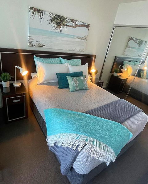 AQUA 306 POOLSIDE Luxury Apartment , Honeysuckle, NEWCASTLE FREE Parking - Accommodation Mooloolaba 3