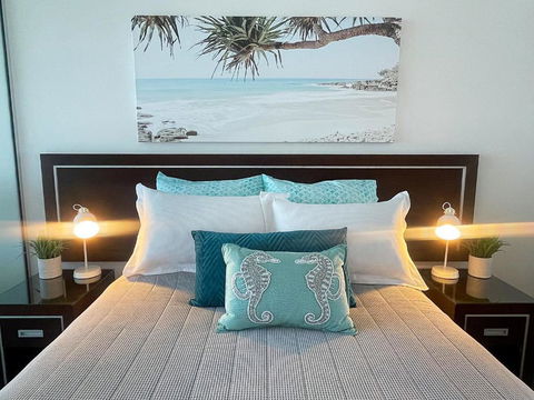 AQUA 306 POOLSIDE Luxury Apartment , Honeysuckle, NEWCASTLE FREE Parking - Accommodation Mooloolaba 1