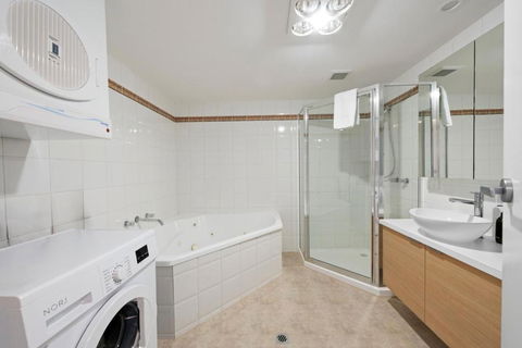 Arlberg 6 - Accommodation Mooloolaba 2