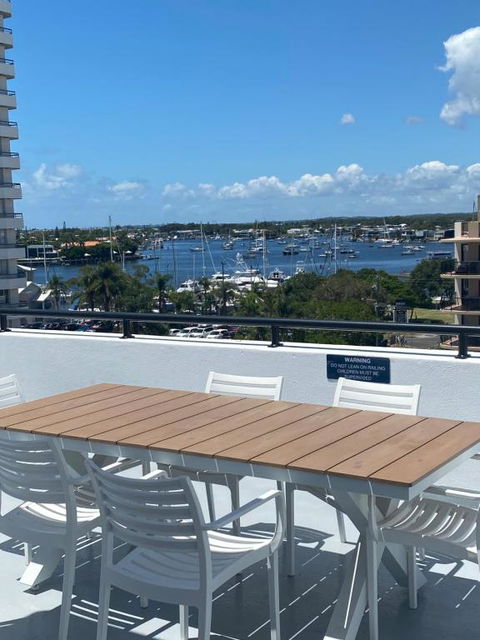 At The Beach Mooloolaba, Private Rooftop With Spa, 50m To Beach, Surfclub And Esplanade - Accommodation Mooloolaba 1