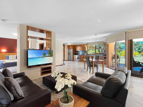 Aurora Cottages - Six Seasons - Accommodation Mooloolaba 0