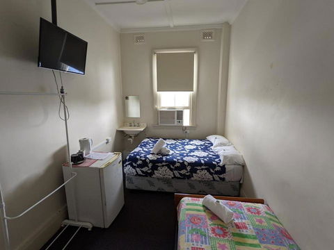 Australian Hotel - Accommodation Mooloolaba 2