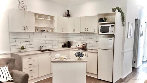 Autumn Beauty - Garden Cottage 4 - Accommodation Mooloolaba 4