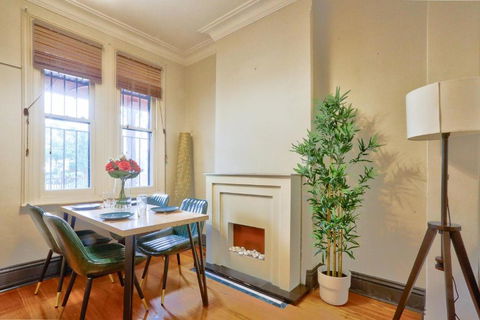 Awesome 2 Bedroom House Surry Hills - Accommodation Mooloolaba 4
