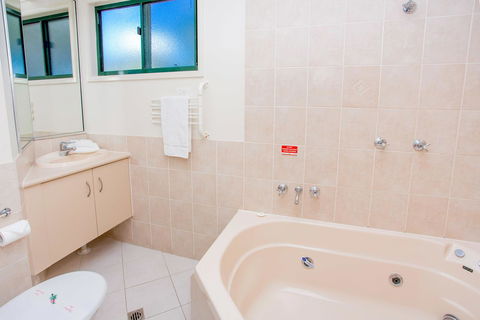 NRMA Bowen Beachfront Holiday Park - Accommodation Mooloolaba 14