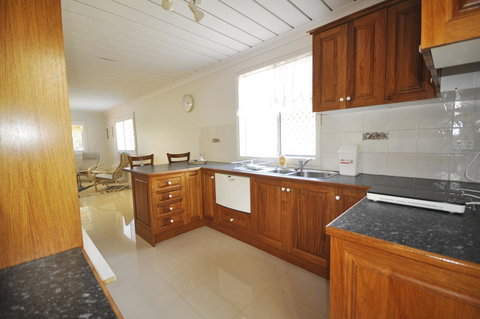 Ocean Wave - Accommodation Mooloolaba 7