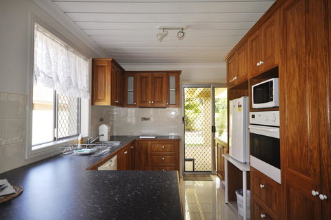 Ocean Wave - Accommodation Mooloolaba 3