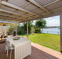 Lowset home on the canal - Dolphin Dr Bongaree - Accommodation Mooloolaba