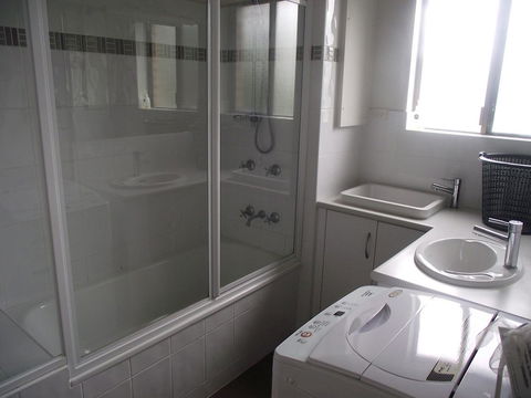 Close To Surf Beach, Surf Club, Hotel And Shops - Boyd St, Woorim - Accommodation Mooloolaba 12