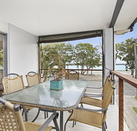 Fishing and Swimming at your doorstep - Sylvan Beach Esp Bellara - Accommodation Mooloolaba