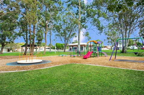 Fishing And Swimming At Your Doorstep - Sylvan Beach Esp, Bellara - Accommodation Mooloolaba 12